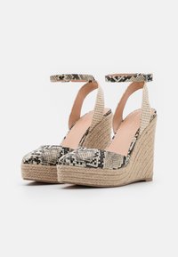 Even&Odd Sandali con zeppa - beige
