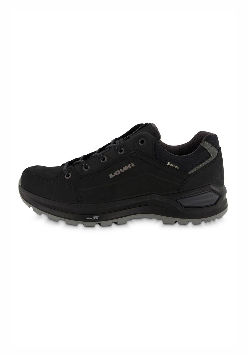 Czarne buty trekkingowe wykonane z materiału syntetycznego, z solidną podeszwą, sznurowanym zapięciem i bocznymi akcentami. Teksturowana cholewka i wytrzymały bieżnik.