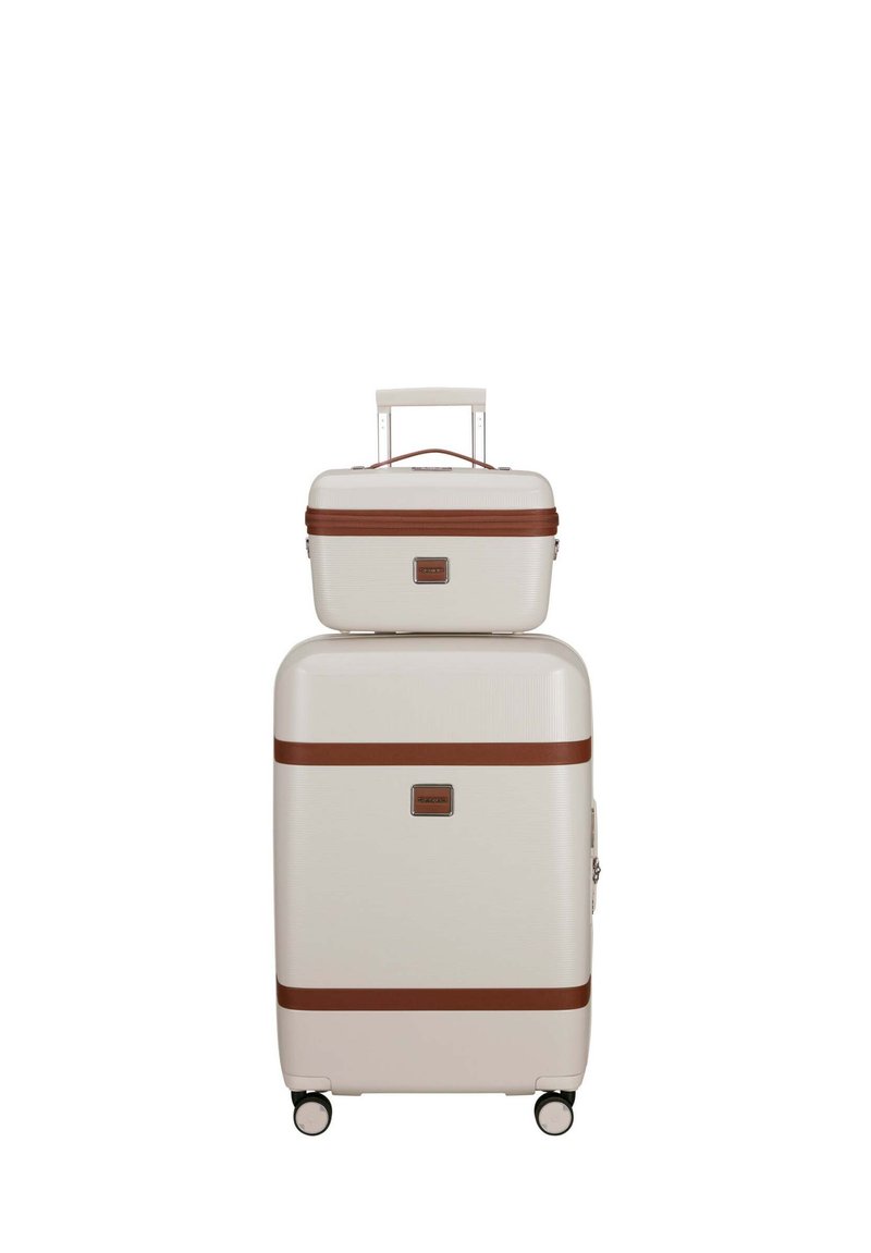 Set di valigie rigide bianche e testurizzate con dettagli in marrone; include una valigia grande e una più piccola da cabina, entrambe con ruote e maniglie.