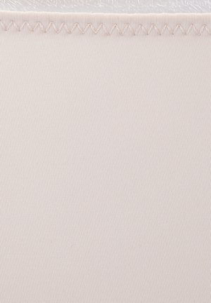 Helles beige Stoffmaterial mit einer glatten, strukturierten Oberfläche. Verfügt über feine, gerippte Linien und eine sauber genähte Naht entlang des Randes.