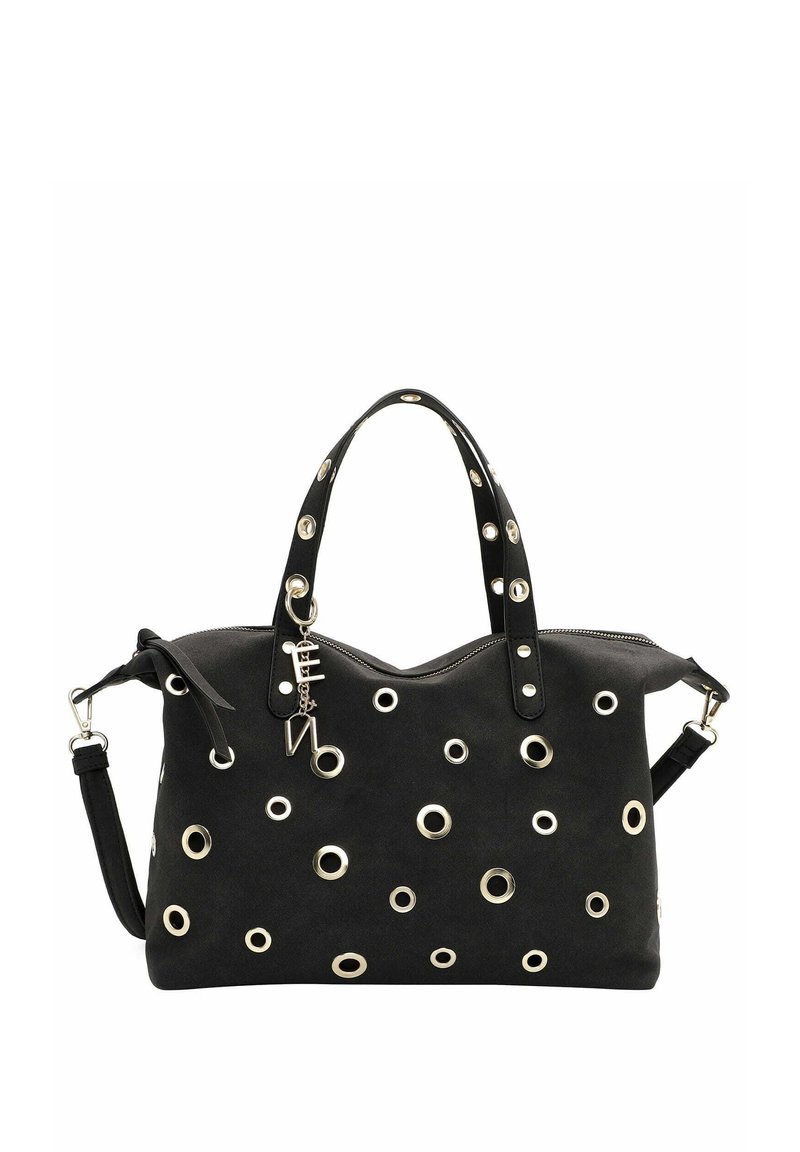 Bolso de ante negro con grandes ojales metálicos como detalles, dos asas, correa de hombro desmontable y cierre con cremallera.