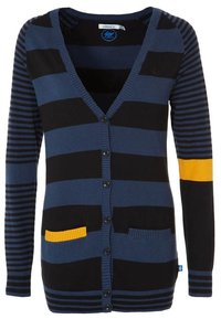 Blå och svart randig cardigan med V-formad halsringning, knäppning framtill, två fickor och en gul accent på en ärm. Mjuk, ribbad textur.