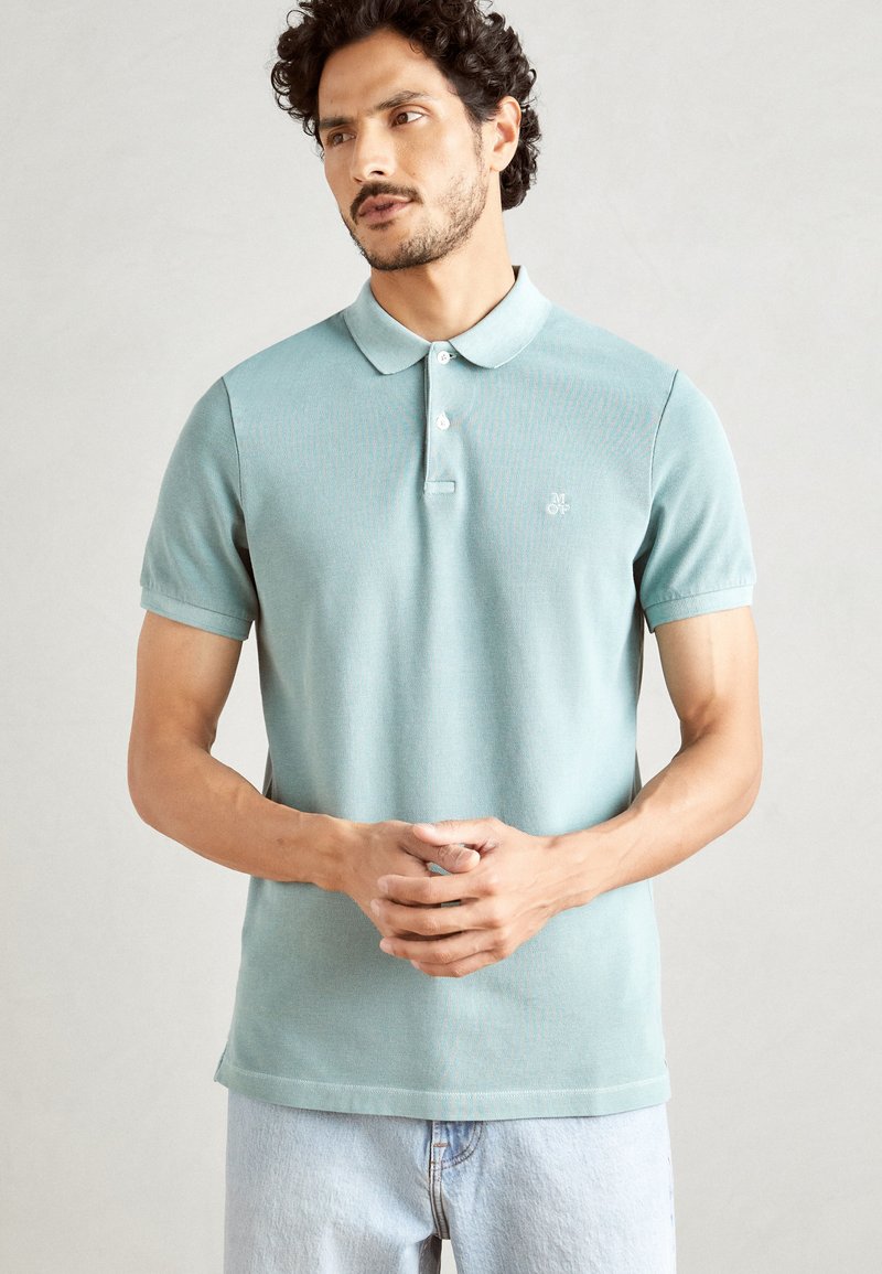 Marc O'Polo SHORT SLEEVE RIB COLLAR AND CUFFS SLITS AT HEM - Polotričko - midnight moss