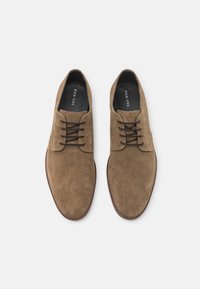 Pier One LEATHER - Fűzős cipők - taupe