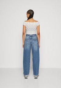 BDG Urban Outfitters BATTERED VINTAGE LOGAN - Platėjantys džinsai - blue