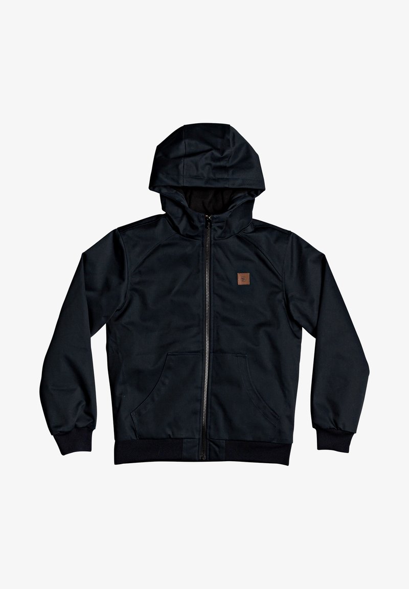 Giacca nera con zip e cappuccio, dotata di tasche frontali e un piccolo logo a patch marrone sul petto, mostrata su uno sfondo bianco.