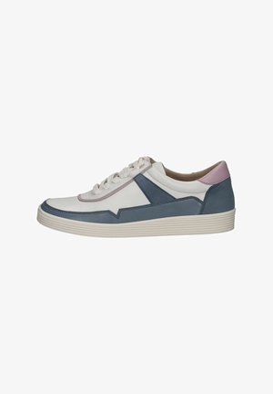 Witte en blauwe leren sneakers met een vetersluiting, een gestructureerde zool en roze accenten op de hiel en zijpaneel.