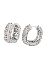 Kvadratinės sidabrinės auskarai su keliais mažų apvalių skaidrių gemų eilių, dengiančių išorinį paviršių.