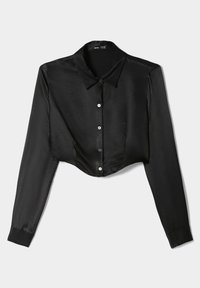 Svart satin kort ärm skjorta med långa ärmar, krage och knäppning med knappar. Har en silkeslen textur och små runda knappar längs framsidan.