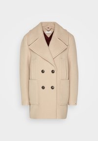 Abrigo de lana beige con un frente de doble botonadura, amplias solapas y dos bolsillos frontales. Presenta botones oscuros y un forro interior color burdeos.