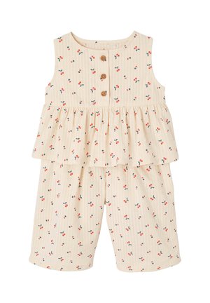 Ärmelloses cremefarbenes Kleinkind-Outfit mit rotem und blauem Kirschmuster, Holzknöpfen vorne, Volant-Oberteil und passenden lockeren Shorts.