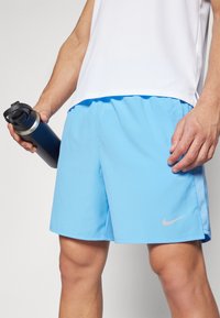 Nike Performance CHALLENGER SHORT - Sports shorts - university blue/black/reflective silver