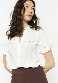 LolaLiza EMBROIDERED  - Užsagstoma palaidinė - optical white
