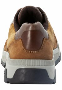 Braunes Leder- und Wildlederschuh für Wanderungen mit gepolstertem Kragen, strukturiertem Sohle und einer kontrastierenden grauen Gummisohle. Standard-Schnürverschluss.