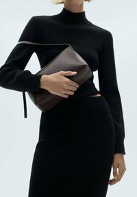 Mango Ozko oprijeto krilo - black