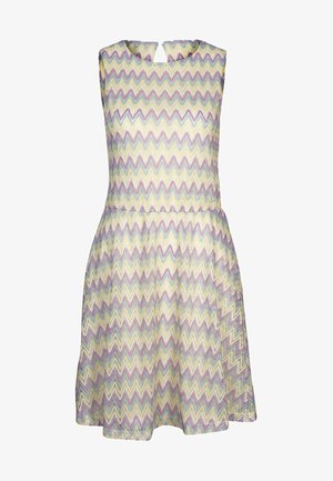 Robe sans manches présentant un motif en zigzag dans des couleurs pastel (jaune, rose, bleu) avec une jupe évasée et un col rond.
