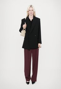 CLOSED MAWSON - Pantaloni - dark raisin red
