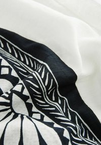 Buksedragter - white black placement floral