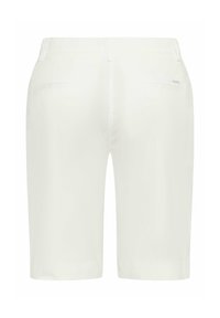 Weiße Baumwoll-Bermuda-Shorts mit geradem Schnitt, ausgestattet mit zwei Gesäßtaschen und einem Bund mit Gürtelschlaufen. Glatte Textur, keine Muster.