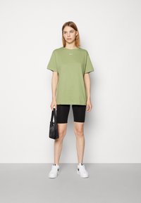 Nike Sportswear TEE  - T-shirt básica - alligator/sail