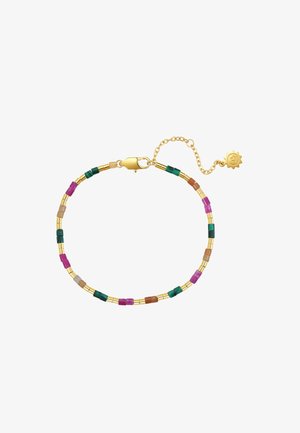 Delicaat armbandje met kleine gouden cilindervormige en kleurrijke vierkante kralen in groen, paars, bruin en beige met gouden ketting en sluiting.