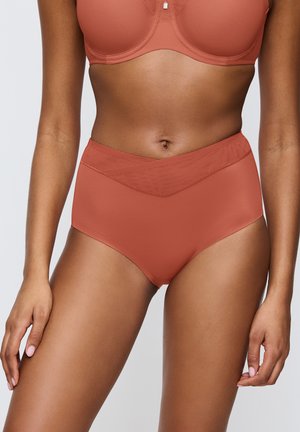 Hoog uitgesneden ondergoed in een gedempte terracotta kleur. Gemaakt van gladde, rekbare stof met een naadloos, textuur design voor de tailleband.