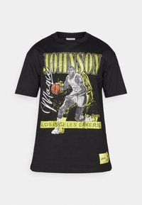 POP PLAYER TEE VINTAGE LOGO - Klubové oblečení - black