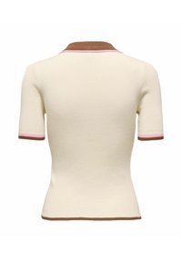 Haut court en maille côtelée à manches courtes de couleur crème avec col et bordures marron, présentant des accents roses sur les poignets des manches et les bords du col, vu de dos.