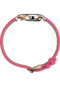 Rosaguld ur med rund urskive, pink syntetisk rem og lukning med spænde. Remmen har en tekstureret overflade og subtile detaljer.