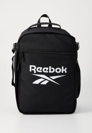 Mochila negra de Reebok hecha de un tejido duradero, con un gran compartimento con cremallera, un asa en la parte superior y un destacado logotipo blanco.