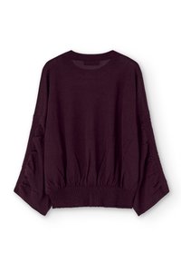 Viininpunainen rento neulepaita, jossa on pyöreä pääntie ja vyötärö, joka on kerrostettu. Suuret hihat, joissa on röyhelökoristeet sivuilla. Pehmeä koostumus.