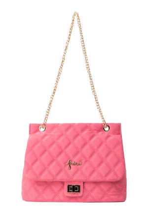Sac à main matelassé rose avec une bandoulière chaîne dorée et une fermeture à tourniquet, avec le nom de la marque « faina » en lettres dorées sur le rabat avant.