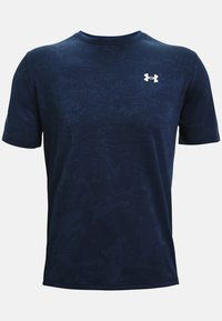 Marinblå kortärmad tränings T-shirt med ett subtilt mönster, rundad halsringning och vit Under Armour-logotyp på vänster bröst.