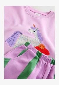 Selected, pink stripe unicorn