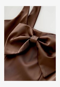 Sélectionné, chocolate brown satin