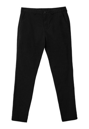 Schwarze Slim-Fit-Hose mit vorne liegendem Knopf- und Reißverschluss, zwei Seitentaschen und Gürtelschlaufen, flach auf einem weißen Hintergrund liegend.