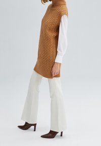 Touché Privé Pullover - camel