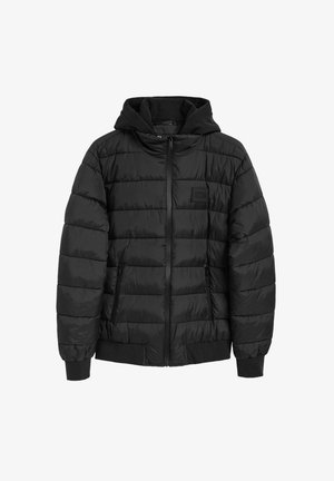 Schwarze Daunenjacke mit Reißverschluss vorne, abnehmbarer Kapuze, horizontal gestepptem Muster und schwarzen Rippbündchen und Saum. Zwei seitliche Reißverschlusstaschen.