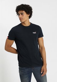 Superdry & Co LABEL VNTGE  - T-shirt z nadrukiem
