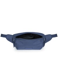 Marsupio in nylon blu navy con apertura con zip, cinturini regolabili e patch logo piatto sul davanti. Interno in tessuto nero.