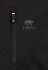 Schwarze Fleecejacke mit halbem Reißverschluss, ausgestattet mit einem auffälligen Bärenlogo und dem Markennamen "FORSBERG" in Grau gedruckt. Glatte Textur.