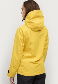 Áhkká Regnjakke / vandafvisende jakker - zitronengelb
