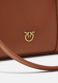 Pinko CARRIE BIG - Maisiņveida soma - cuoio