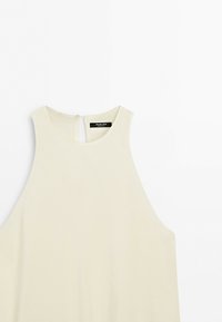 Haut sans manches couleur crème avec encolure ronde et petite fermeture par bouton dans le dos, étiqueté Massimo Dutti.