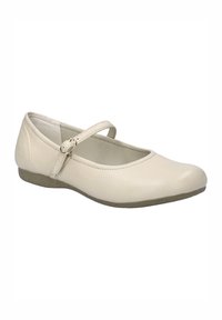 Chaussure plate en cuir beige clair avec un bout arrondi et une seule sangle. Dotée d'une petite boucle en argent et d'une semelle en caoutchouc flexible.