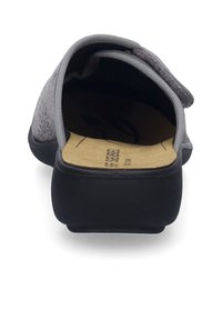 Grå slip-on sko med en tekstureret overdel, polstret indersål og sort gummisål. Har en flap for nem påtagning.