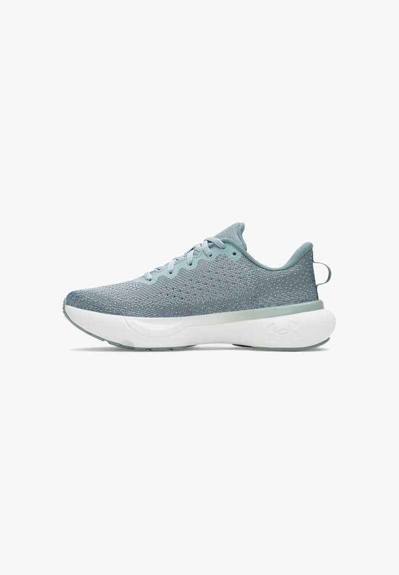 Zapatillas deportivas de color azul claro con parte superior de tejido, entresuela blanca y contrafuerte texturizado. Presentan cierre con cordones y detalle de logo.
