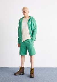 adidas Originals ADICOLOR TREFOIL - Nyomott mintás póló - white