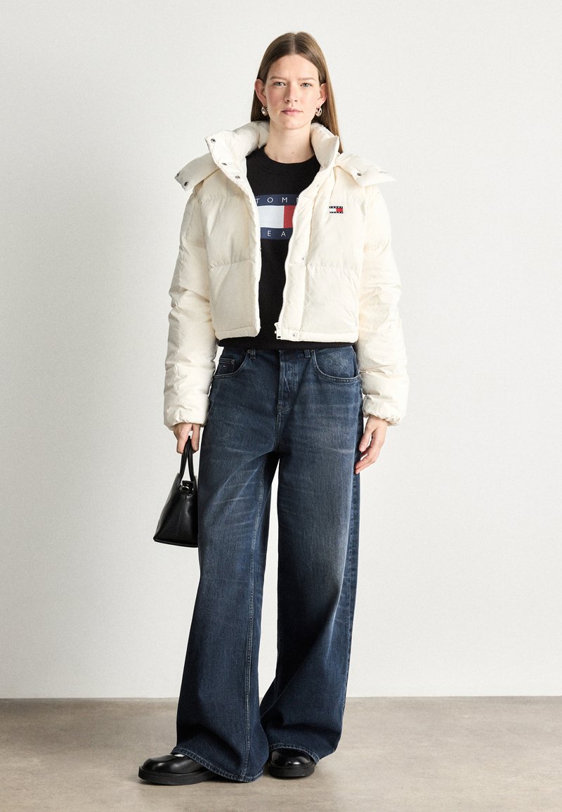 Tommy Jeans ALASKA GRID - Bunda z prachového peří - ancient white