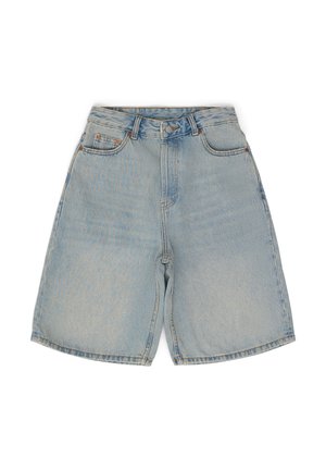 Shorts in denim azzurro chiaro con vita alta, design a cinque tasche e taglio dritto. Presentano un leggero sbiadimento e accessori metallici classici.